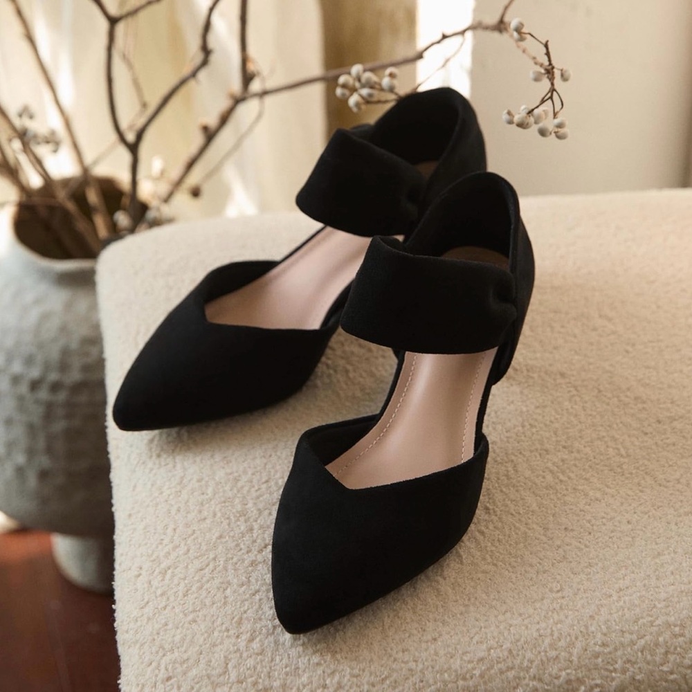 NWT RIBONGZ Kitten Heels for Women Closed Toe Comfortable Low Heels Pointed Toe